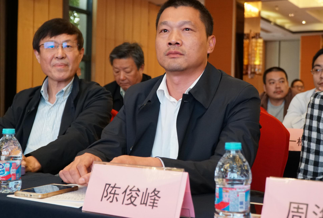 陳俊峰，無(wú)錫市保潔行業(yè)協(xié)會(huì)
